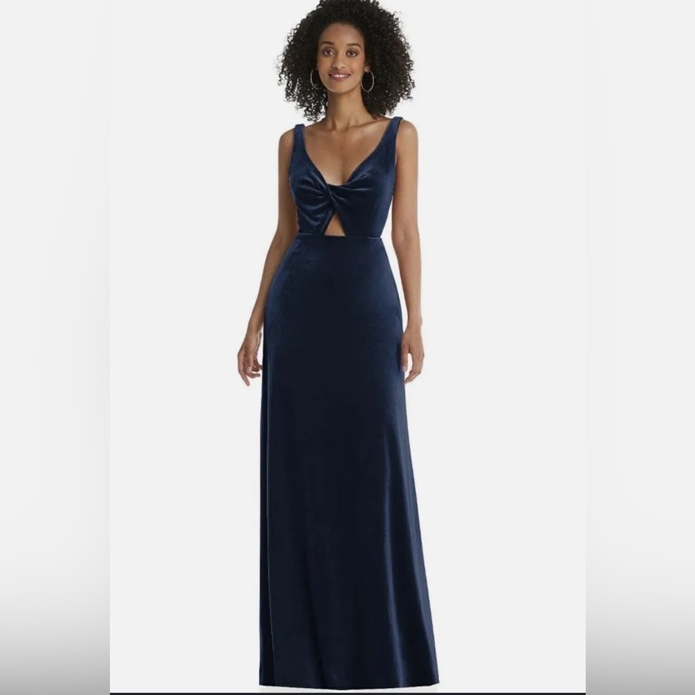 Lovely Twist Front Cutout Velvet Gown Maxi Sleeveless. Midnight Size 2R…